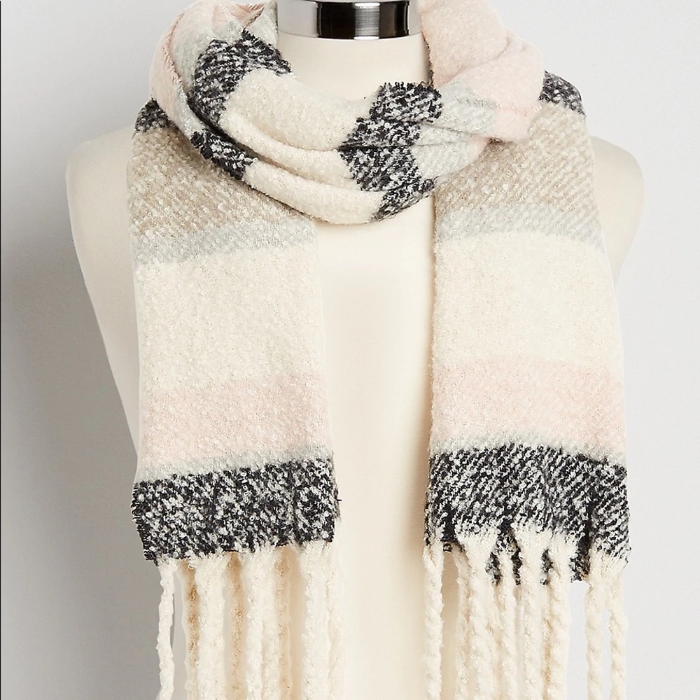 NEW Maurices Ivory Scarf